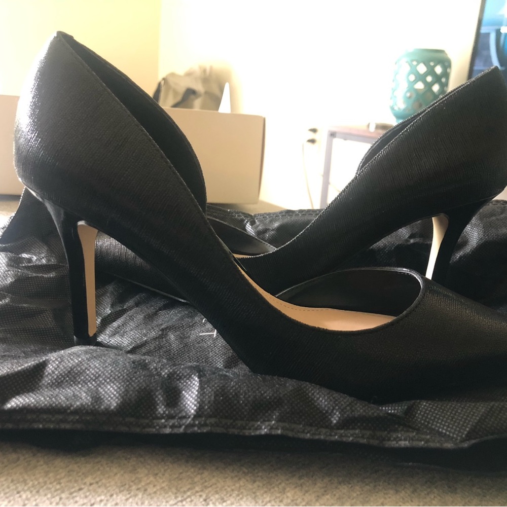 White House Black Market Ella Wavy Leather Pump New in Box